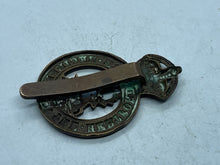 Load image into Gallery viewer, Original WW1 / WW2 British Army Hertfordshire Regiment Cap Badge - The Militaria Shop