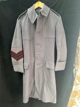 Charger l'image dans la galerie, Genuine British Army Surplus Household Guards Greatcoat Overcoat Size 88cm - The Militaria Shop