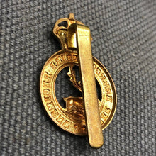 Load image into Gallery viewer, Original WW2 British Army Cap Badge - Hertfordshire Regiment - The Militaria Shop
