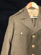 Lade das Bild in den Galerie-Viewer, Original WW2 US Army Class A Dress Jacket - Private Ryan Prop - 39" Short - The Militaria Shop