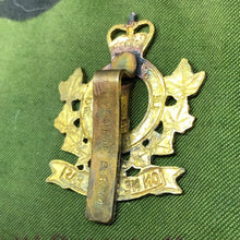 Load image into Gallery viewer, Genuine Canadian Army Brass Cap Badge - Régiment de Hull - The Militaria Shop