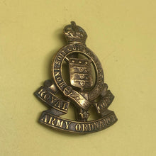 Load image into Gallery viewer, Original WW2 British Army Royal Army Ordnance Corps RAOC Cap Badge - The Militaria Shop