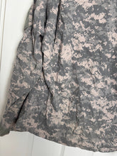 Charger l'image dans la galerie, Surplus US Army ACU Combat Uniform Jacket -Size Large-Short - The Militaria Shop