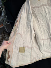 Charger l'image dans la galerie, Gulf War US Army DCU Camouflaged Combat Field Coat/Jacket - Large/Long - The Militaria Shop