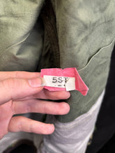 Lade das Bild in den Galerie-Viewer, Surplus British Army DPM Pattern Camouflaged Smock Windproof Cadet-160/84 - The Militaria Shop