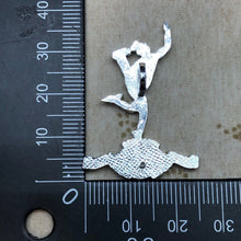 Load image into Gallery viewer, Genuine British Army Cap Badge - Royal Corps of Signals - The Militaria Shop