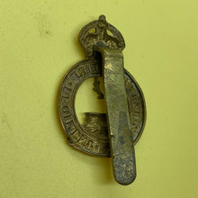 Load image into Gallery viewer, Original WW1 British Army Cap Badge - Hertfordshire Regiment - The Militaria Shop