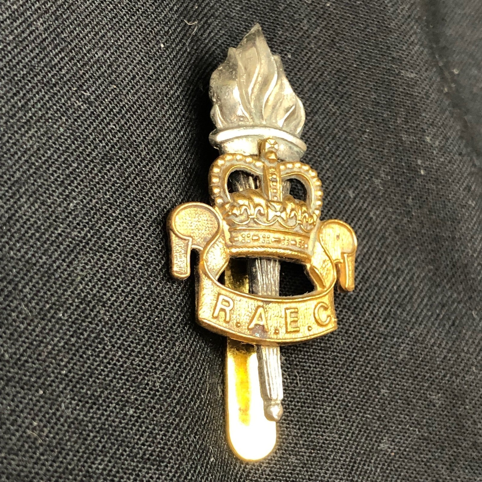 Genuine British Army Cap Badge - Royal Army Educational Corps - The Militaria Shop