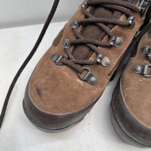 Load image into Gallery viewer, British Army Surplus Brown Leather Combat Boots - Iturri - Size UK 7 M - The Militaria Shop