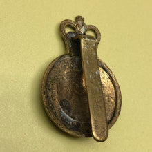 Lade das Bild in den Galerie-Viewer, Original British Army Cap Badge - 7th Queen's Own Hussars - The Militaria Shop