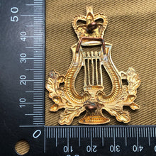 Load image into Gallery viewer, Genuine British Army Cap Badge - Musicians - The Militaria Shop