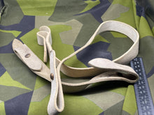 Charger l'image dans la galerie, Original British Army Buff White Leather Sword Hangers / Drum Hangers ? - The Militaria Shop