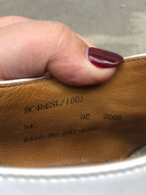 Load image into Gallery viewer, Genuine British Army Women's White Summer Shoes - WW2 Pattern - Size UK 5 L - The Militaria Shop