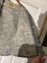Lade das Bild in den Galerie-Viewer, Surplus US Army ACU Combat Uniform Jacket -Size Medium-Short - The Militaria Shop