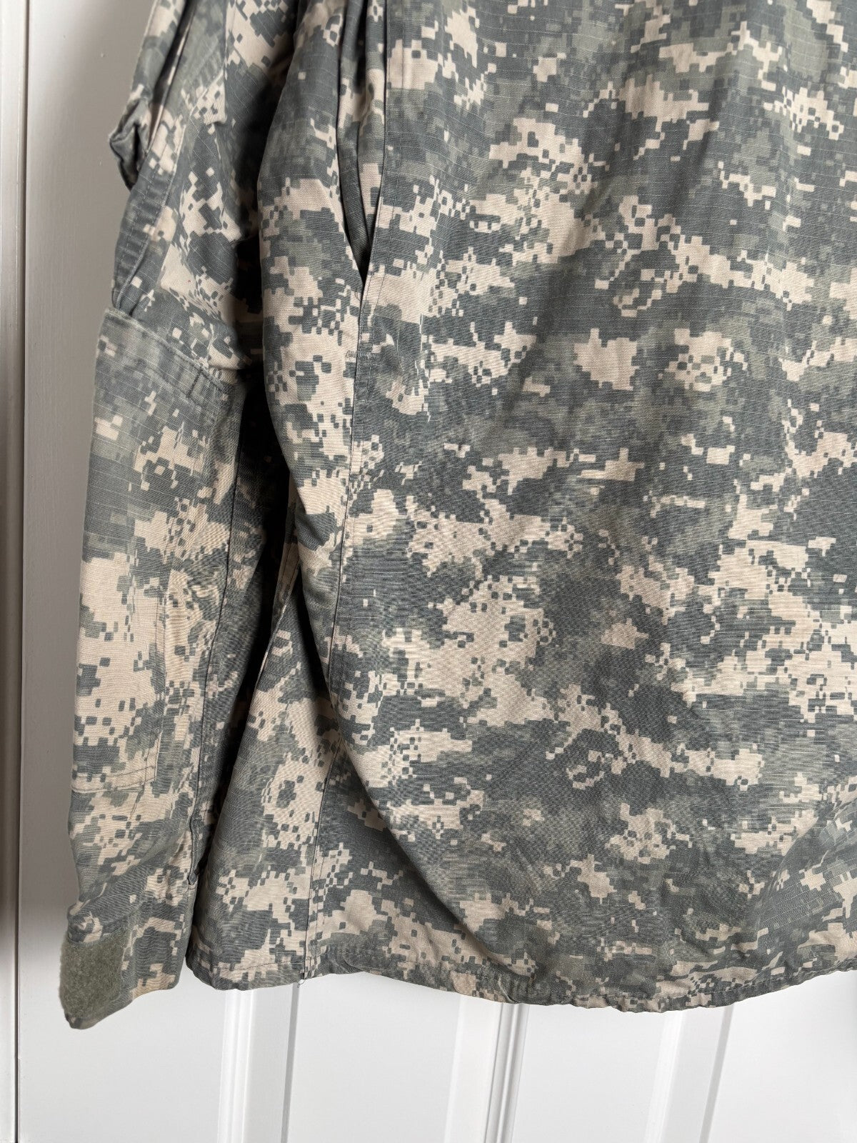 Surplus US Army ACU Combat Uniform Jacket-Medium Regular - The Militaria Shop