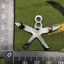 Lade das Bild in den Galerie-Viewer, Genuine British Army Cap Badge - 8th Gurkha Regiment - The Militaria Shop