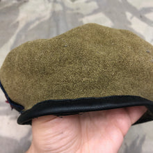 Lade das Bild in den Galerie-Viewer, Genuine British Army Beret - Guards Regiment - Size 54 - The Militaria Shop