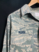 Charger l'image dans la galerie, US Air Force Issue ACU Digicam Digital Camouflage Ripstop Shirt - 34" Large - The Militaria Shop