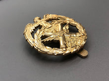 Load image into Gallery viewer, Vintage Kuwait Armed Forces Cap Badge - The Militaria Shop