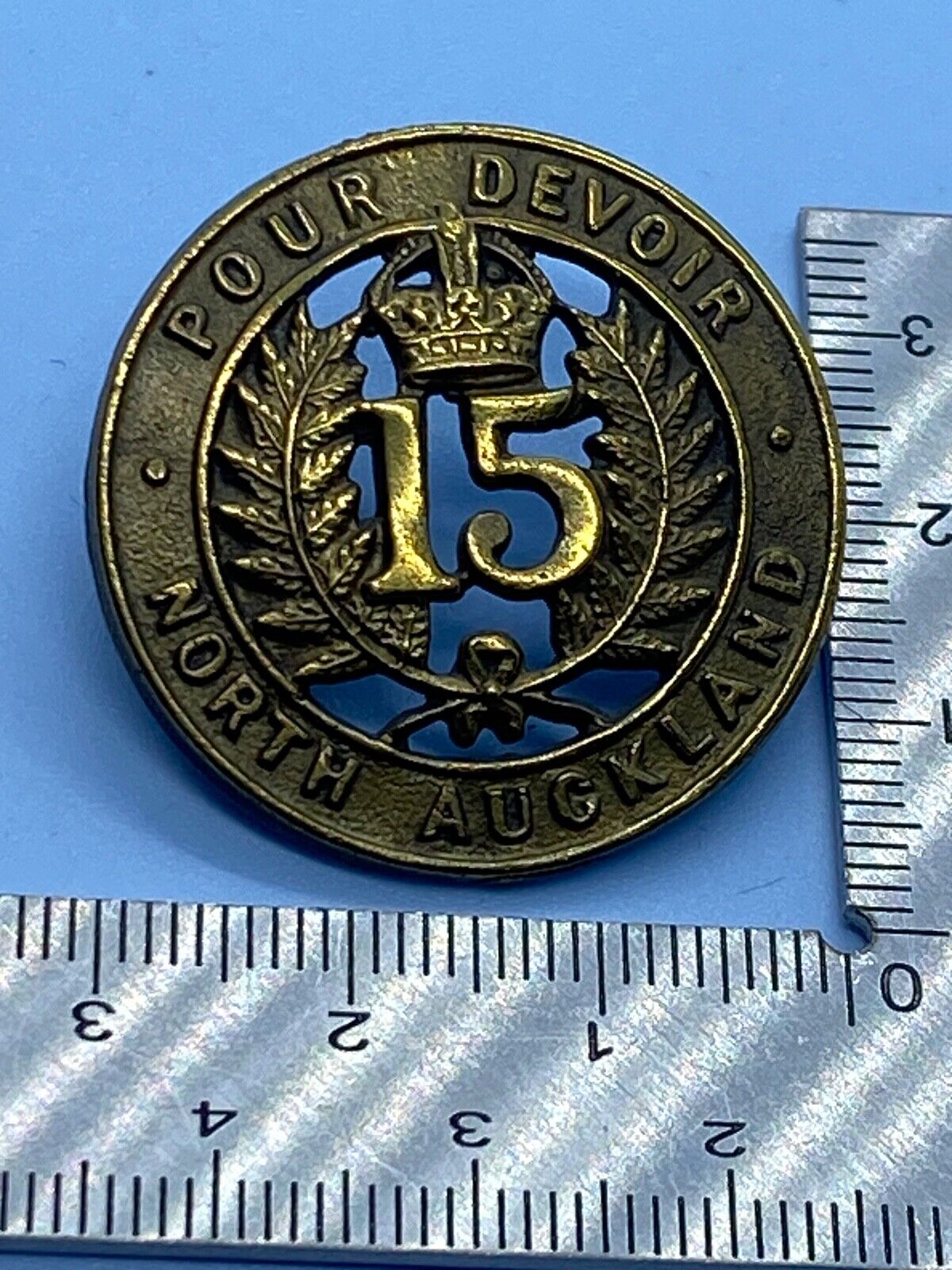 Original New Zealand Rifle 15th North Auckland Cap Badge - Gaunt Maker Marked - The Militaria Shop