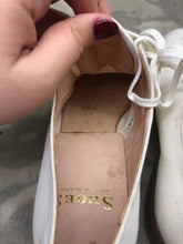 Load image into Gallery viewer, Genuine British Army Women's White Summer Shoes - WW2 Pattern - Size UK 6 M - The Militaria Shop