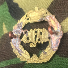 Load image into Gallery viewer, Original Pre-WW1 British Army 2nd Dragoon Guards (Queen's Bays) Cap Badge - The Militaria Shop