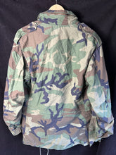 Lade das Bild in den Galerie-Viewer, Genuine US M65 Woodland Camouflage Field Jacket - Small Regular - The Militaria Shop