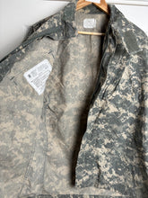 Charger l'image dans la galerie, Surplus US Army ACU Combat Uniform Jacket-Small Regular - The Militaria Shop