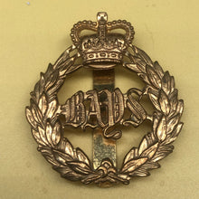 Charger l'image dans la galerie, Genuine British Army 2nd Dragoon Guards Cap Badge - The Militaria Shop