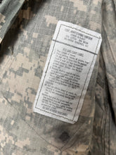 Lade das Bild in den Galerie-Viewer, Surplus US Army ACU Combat Uniform Jacket-Small Regular - The Militaria Shop