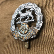 Load image into Gallery viewer, Original WW2 British Army Hampshire Regiment Cap Badge - The Militaria Shop
