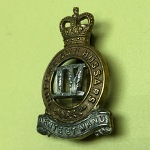 Lade das Bild in den Galerie-Viewer, Original British Army Cap Badge - 4th Queen's Own Hussars - The Militaria Shop
