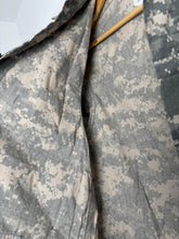 Lade das Bild in den Galerie-Viewer, Surplus US Army ACU Combat Uniform Jacket-6R - The Militaria Shop