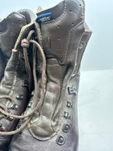 Lade das Bild in den Galerie-Viewer, British Army Surplus Brown Leather Combat Boots - Altberg - Size UK 9 M - The Militaria Shop