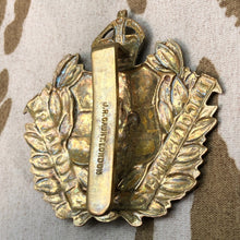 Load image into Gallery viewer, Original WW1 British Army Lincolnshire Yeomanry Regiment Cap Badge - The Militaria Shop