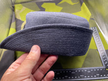 Lade das Bild in den Galerie-Viewer, Original British Women's - Royal Air Force RAF Cap & Badge - Size 54cm - The Militaria Shop