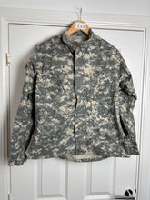 Charger l'image dans la galerie, Surplus US Army ACU Combat Uniform Jacket-Small Short - The Militaria Shop