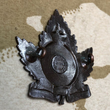 Load image into Gallery viewer, Original Canadian Army WW1 19th Lincoln Regiment Bronze Cap Badge - The Militaria Shop