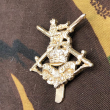 Load image into Gallery viewer, Genuine British Army Staybrite Cap Badge - Junior Leaders Regiment - The Militaria Shop