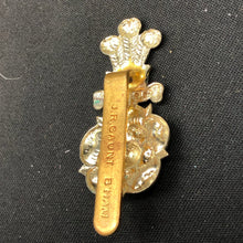 Lade das Bild in den Galerie-Viewer, Genuine British Army Yorkshire Hussars Cap Badge - The Militaria Shop