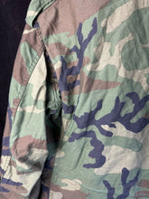 Lade das Bild in den Galerie-Viewer, Genuine US M65 Woodland Camouflage Field Jacket - Small Regular - The Militaria Shop