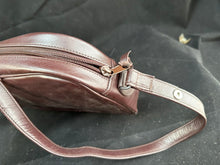 Lade das Bild in den Galerie-Viewer, Genuine British Army Woman's Officers Shoulder Brown Hand Bag - The Militaria Shop