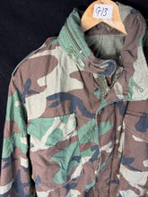 Lade das Bild in den Galerie-Viewer, Genuine US M65 Woodland Camouflage Field Jacket - Medium Regular - The Militaria Shop