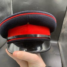 Lade das Bild in den Galerie-Viewer, British Army Royal Artillery Peaked Cap - Size 55 - The Militaria Shop