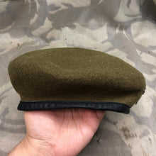 Lade das Bild in den Galerie-Viewer, Genuine British Army Forces Beret - Guards Division - Size 54 - The Militaria Shop