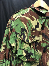 Charger l'image dans la galerie, Genuine British Army Surplus DPM Camouflaged Combat Smock - Size 180/96 - The Militaria Shop