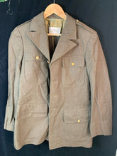 Lade das Bild in den Galerie-Viewer, Original WW2 US Army Class A Dress Jacket 1940 - Private Ryan Prop - 39 Regular - The Militaria Shop