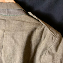 Lade das Bild in den Galerie-Viewer, Original WW2 US Army Class A Dress Jacket 1942 - Private Ryan Prop - 38" Regular - The Militaria Shop