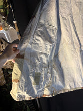 Charger l'image dans la galerie, Gulf War US Army DCU Camouflaged Combat Field Coat/Jacket - Large/Regular - The Militaria Shop