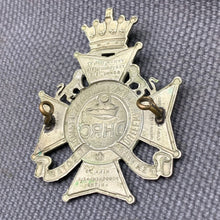 Lade das Bild in den Galerie-Viewer, Original WW2 Canadian Army Dufferin and Haldimand Rifles of Canada Cap Badge - The Militaria Shop